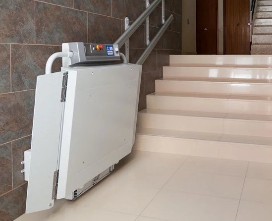 Orugas salvaescaleras portátiles para movilidad accesible en Canovelles y resto de Barcelona Elegir plataforma salvaescaleras para vivienda en Canovelles y resto de Barcelona