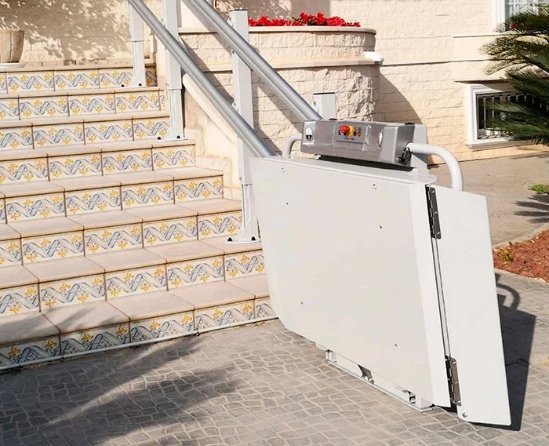 Elevadores verticales para viviendas y comunidades en Marmolejo y resto de Jaén Plataformas salvaescaleras para tramo recto en Marmolejo y resto de Jaén